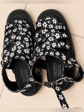 Call it spring Floral Fisherman Sandals, LiKE NEW